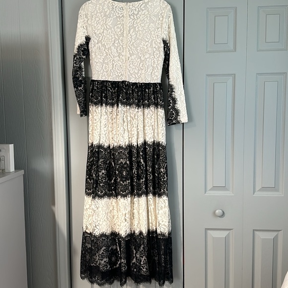 Dainty Jewell Maxi Dress - Picture 3 of 3